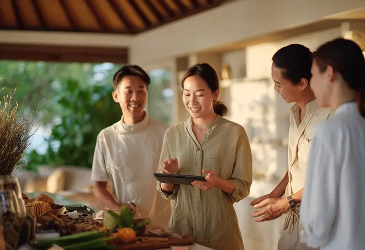 Bali villa upselling strategy 2026 – floating breakfast setup, private chef services, and ancillary revenue growth for foreign investors